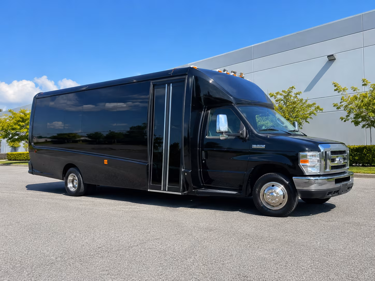 the bus type and amenities